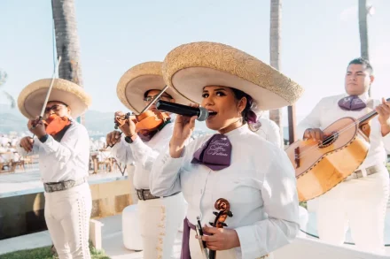 Filling the ocean breeze with soul-stirring music. A vibrant live mariachi performance brings true Mexican heritage, romantic melodies, and unforgettable energy to your Puerto Vallarta wedding cocktail hour